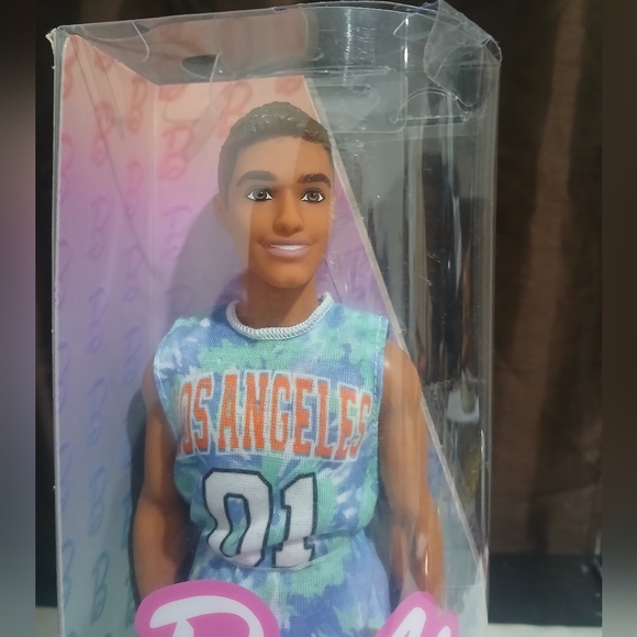 Fashionistas Ken Fashion Doll #212 with Prosthetic Leg, Los Angeles Jersey (NEW) - Picture 3 of 11